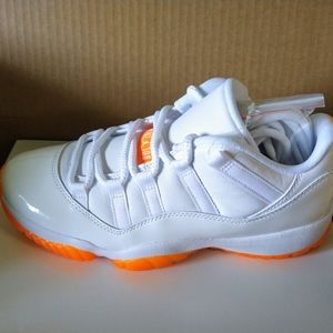 Jordan 11 low citrus 🍊 Women's size 8.5 Men's 7